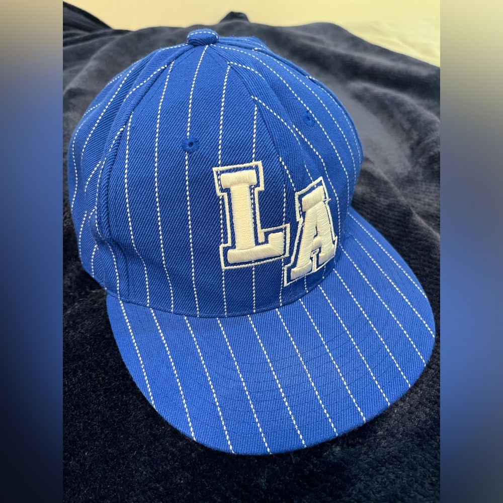 Elevate your style with this authentic Georgetown cap in blue and white!